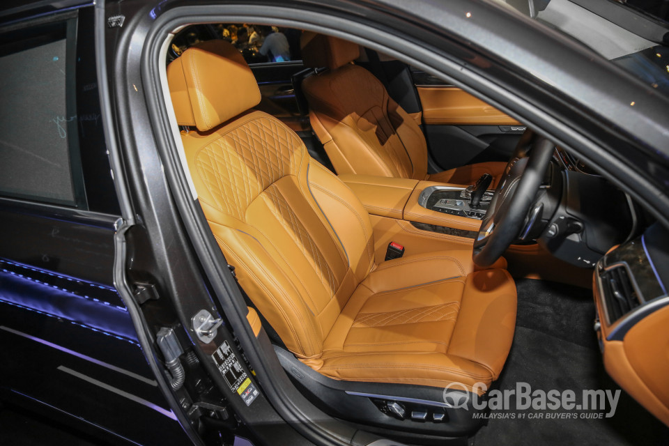 BMW 7 Series G12 (2016) Interior