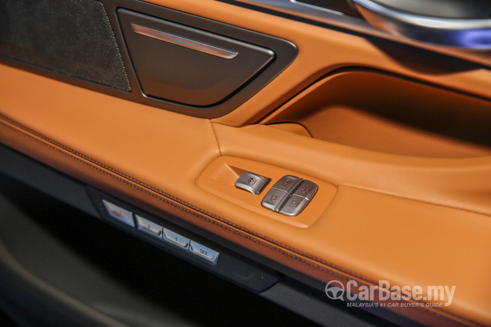 BMW 7 Series G12 (2016) Interior