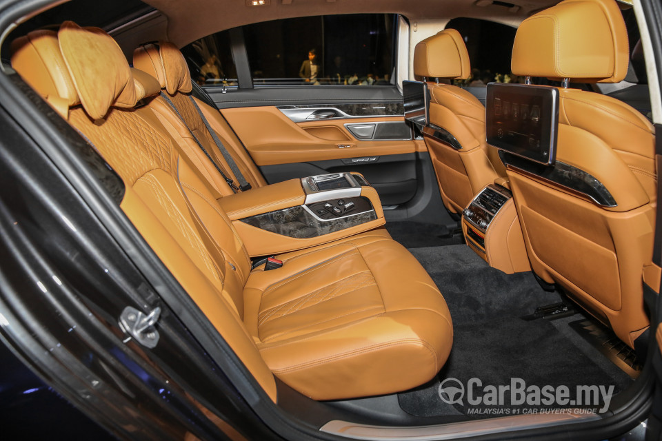 BMW 7 Series G12 (2016) Interior