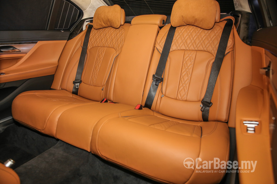 BMW 7 Series G12 (2016) Interior