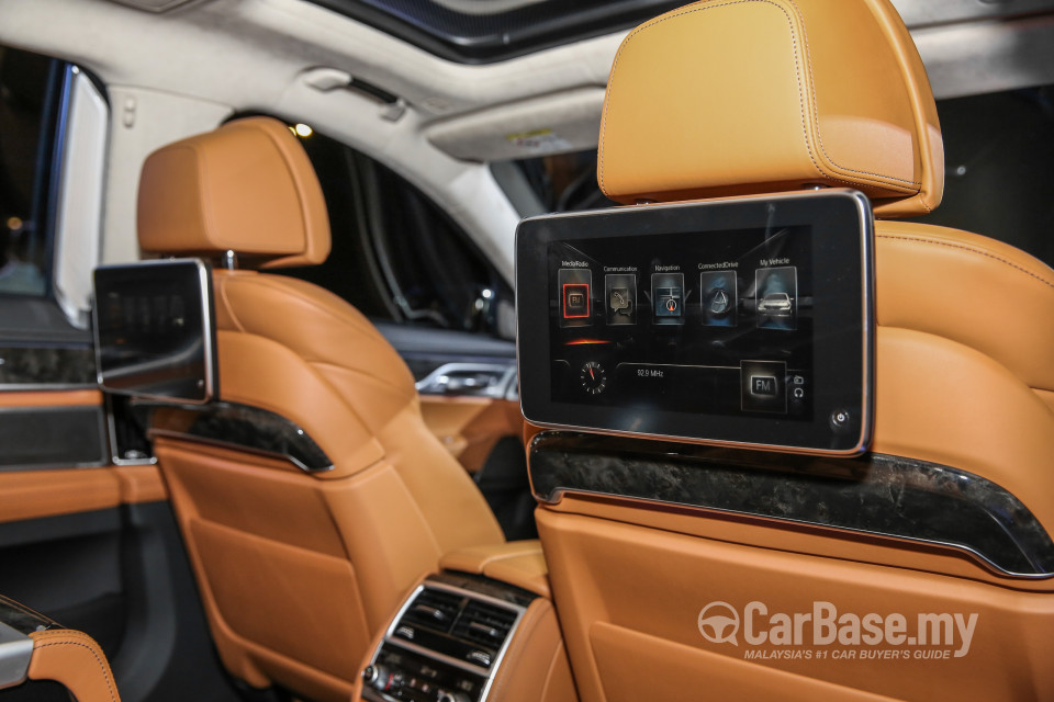 BMW 7 Series G12 (2016) Interior