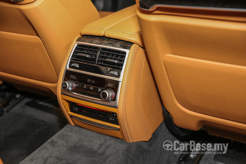 BMW 7 Series G12 (2016) Interior