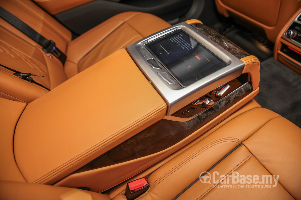 BMW 7 Series G12 (2016) Interior