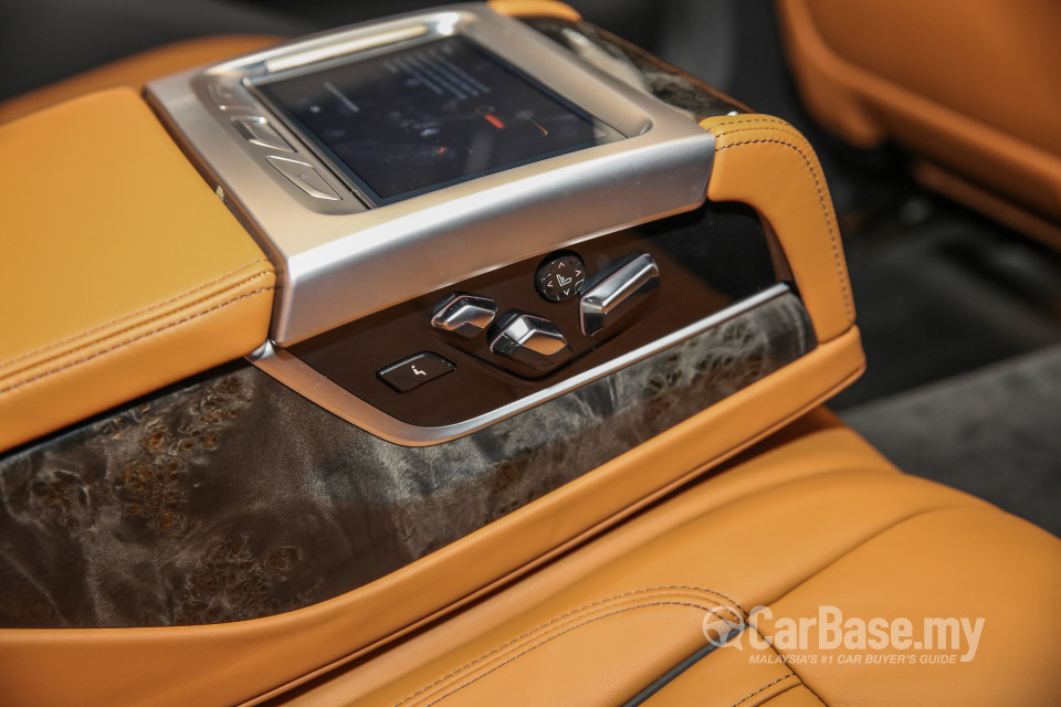 BMW 7 Series G12 (2016) Interior