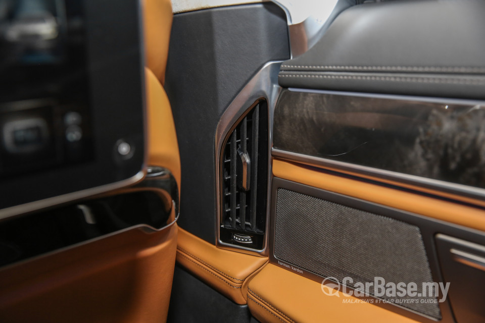 BMW 7 Series G12 (2016) Interior