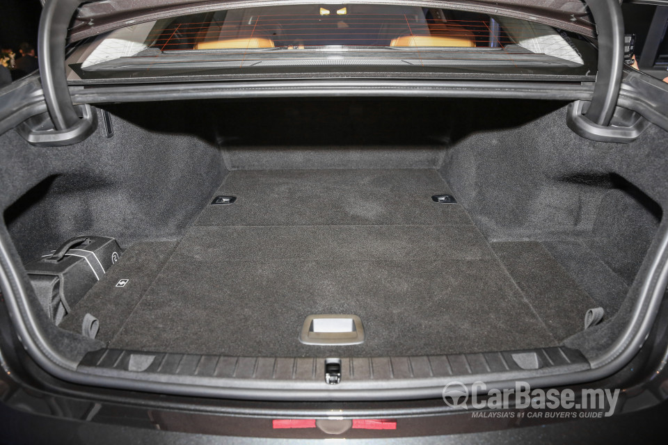 BMW 7 Series G12 (2016) Interior