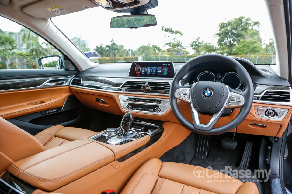 BMW 7 Series G12 (2016) Interior