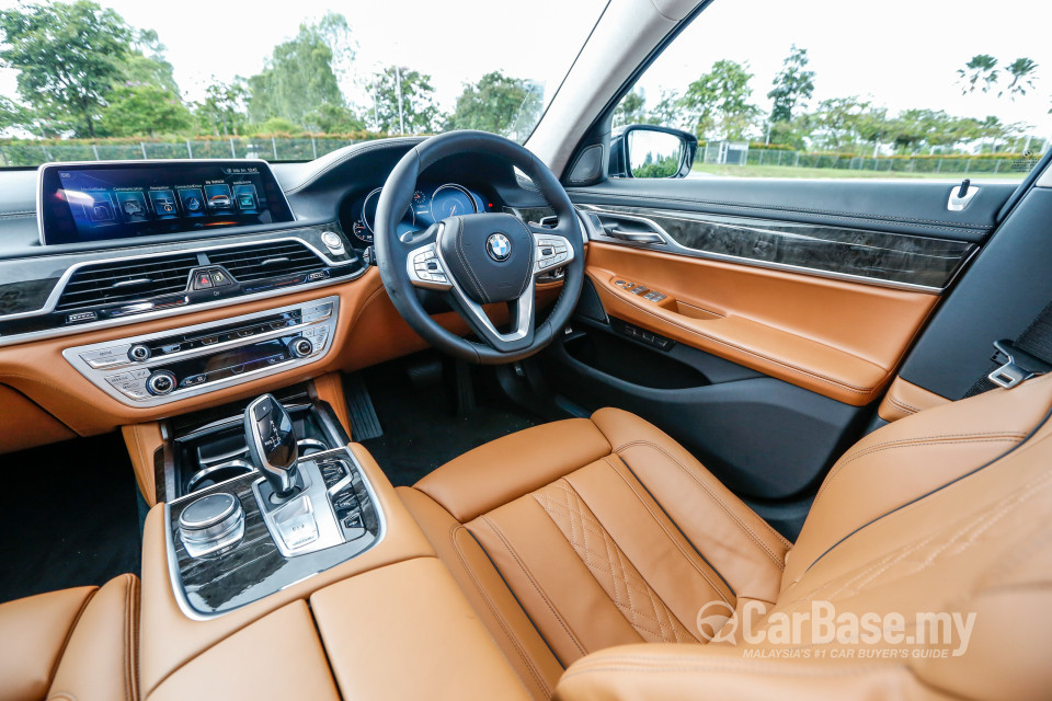 BMW 7 Series G12 (2016) Interior
