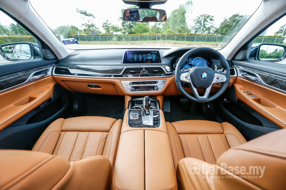 BMW 7 Series G12 (2016) Interior