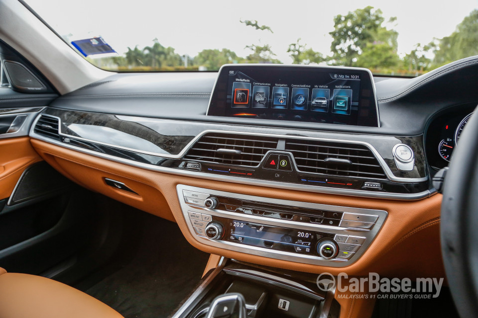 BMW 7 Series G12 (2016) Interior