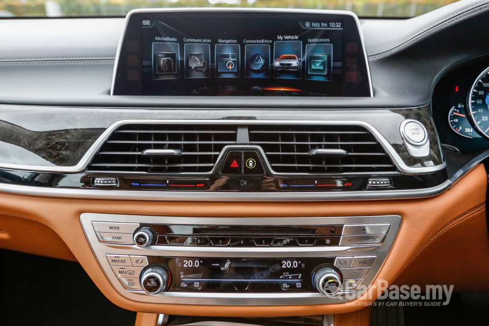 BMW 7 Series G12 (2016) Interior