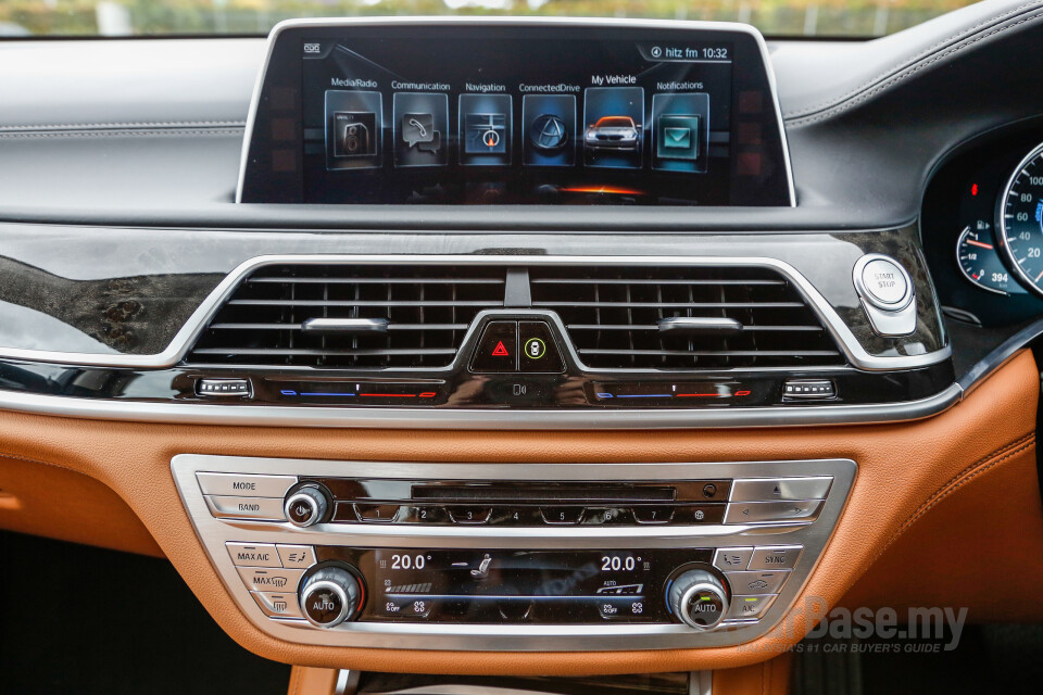 Toyota Fortuner AN160 (2016) Interior