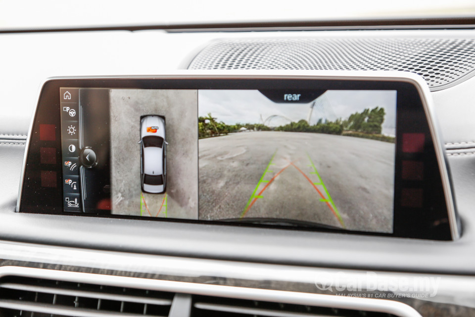 BMW 7 Series G12 (2016) Interior