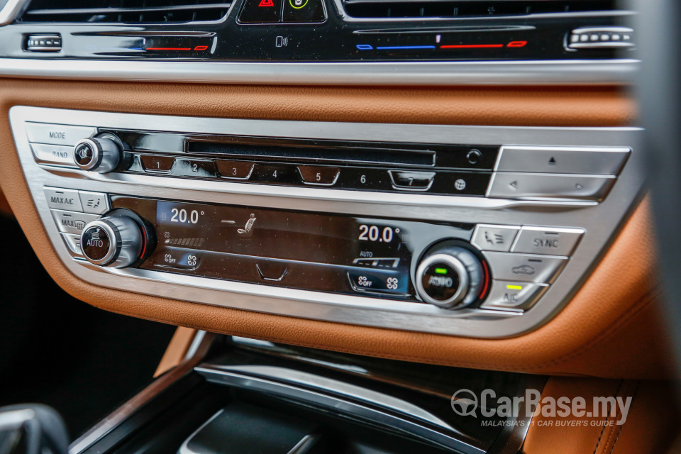 BMW 7 Series G12 (2016) Interior