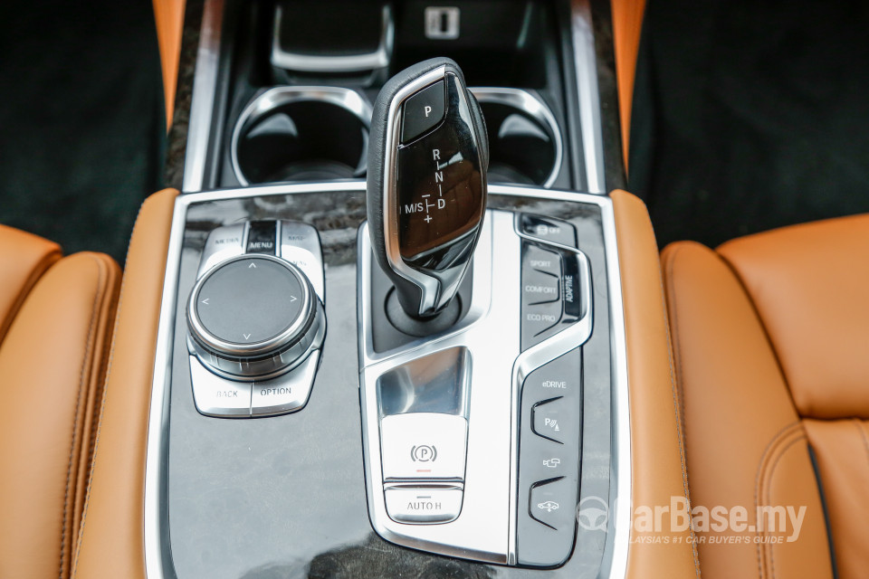BMW 7 Series G12 (2016) Interior