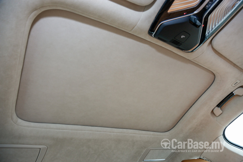BMW 7 Series G12 (2016) Interior