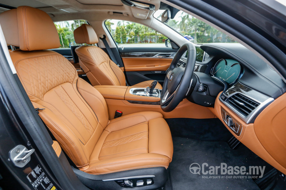 BMW 7 Series G12 (2016) Interior