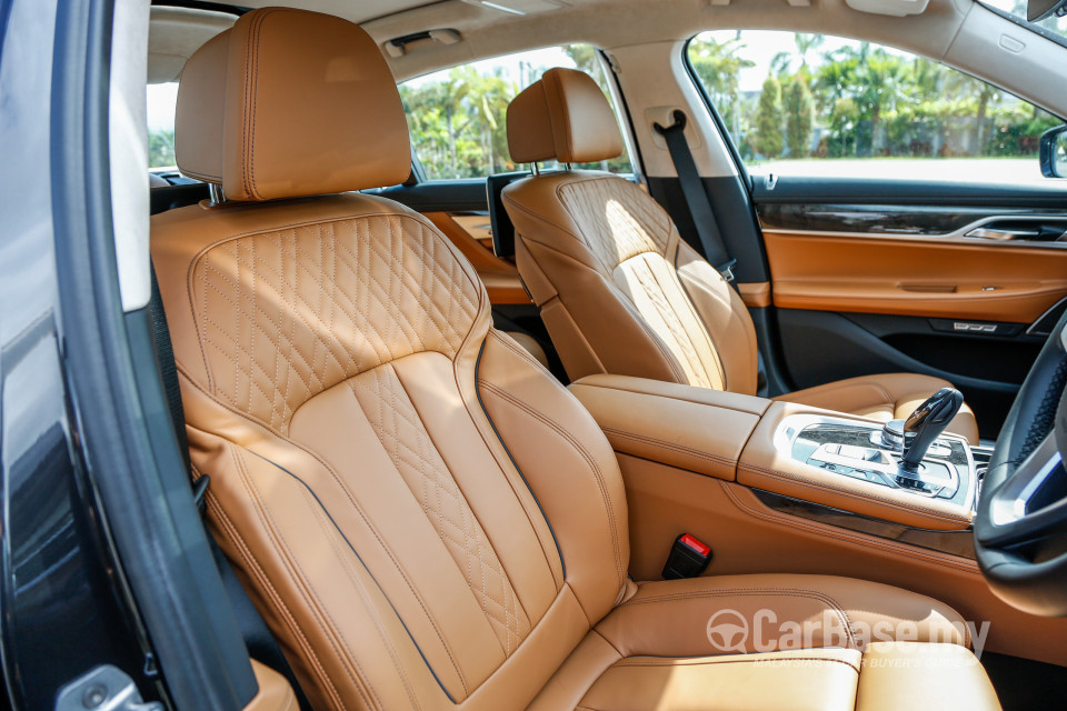 BMW 7 Series G12 (2016) Interior