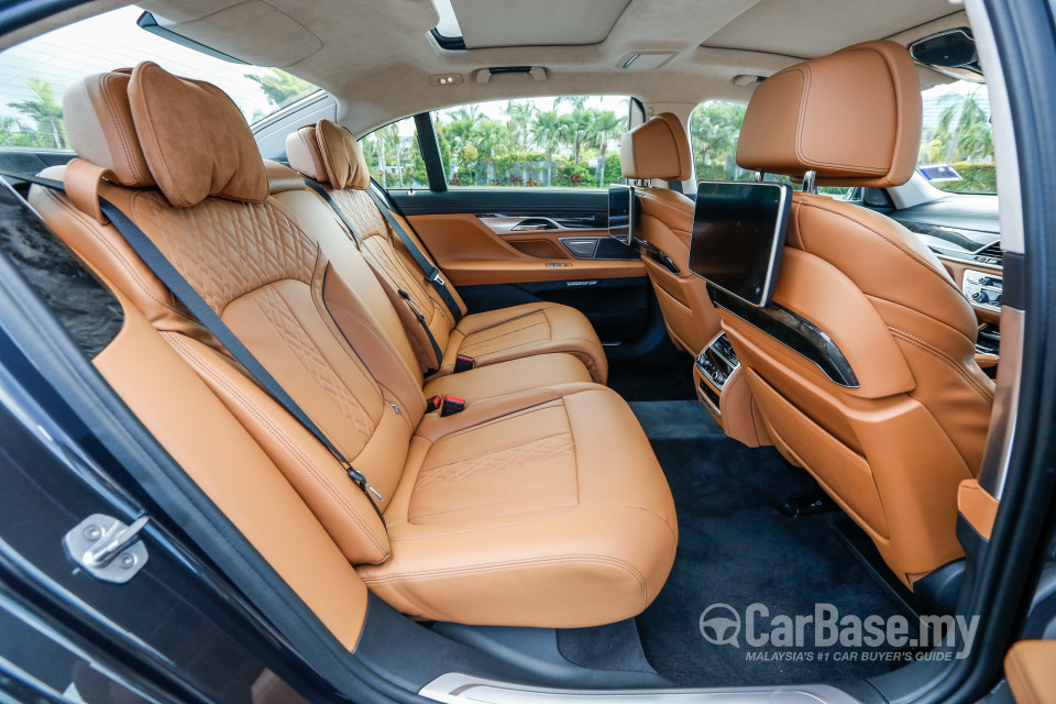 BMW 7 Series G12 (2016) Interior