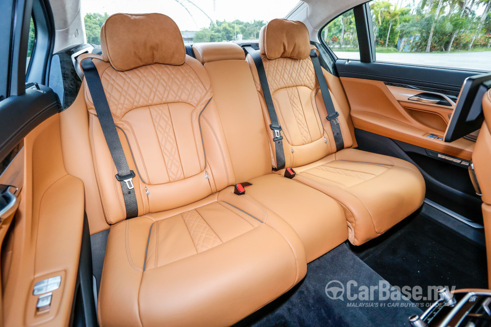 BMW 7 Series G12 (2016) Interior