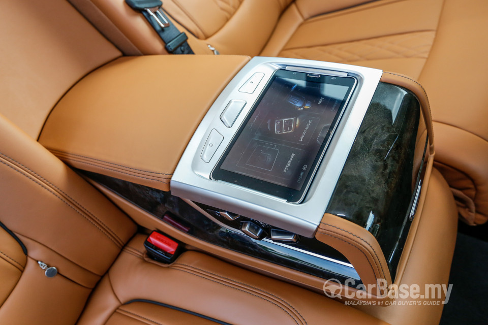 BMW 7 Series G12 (2016) Interior