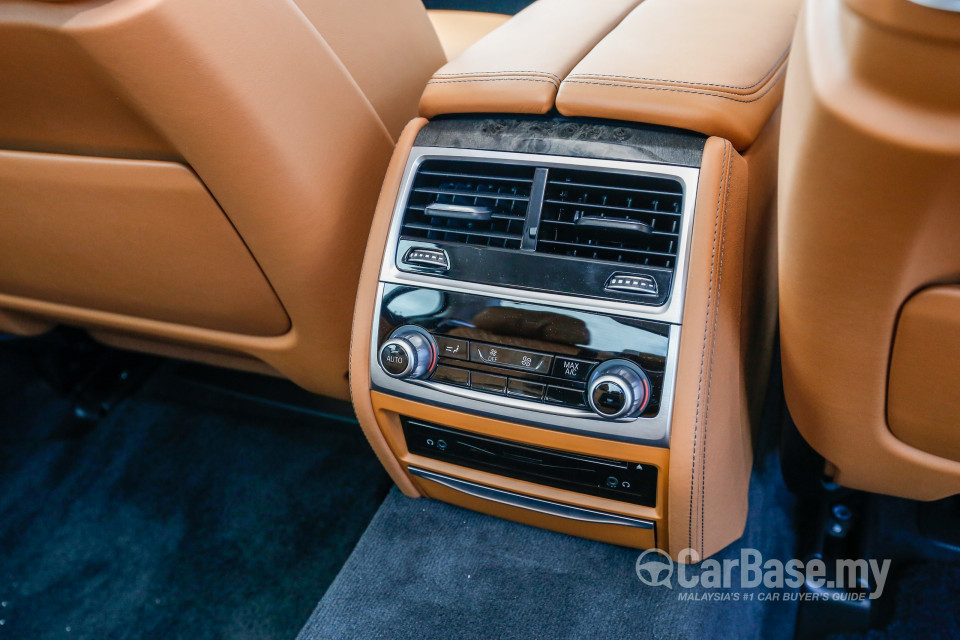 BMW 7 Series G12 (2016) Interior