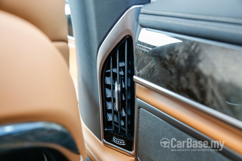 BMW 7 Series G12 (2016) Interior