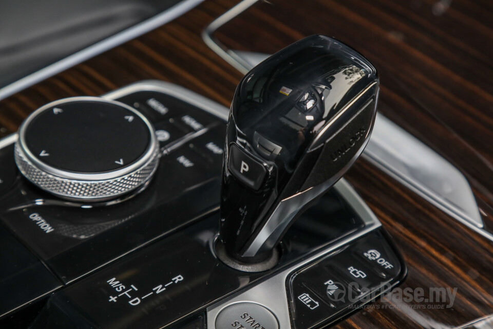 Nissan Navara D23 Facelift (2021) Interior