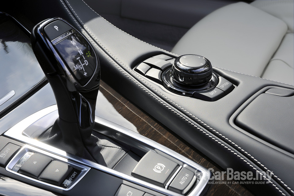BMW 6 Series Convertible F12 (2011) Interior