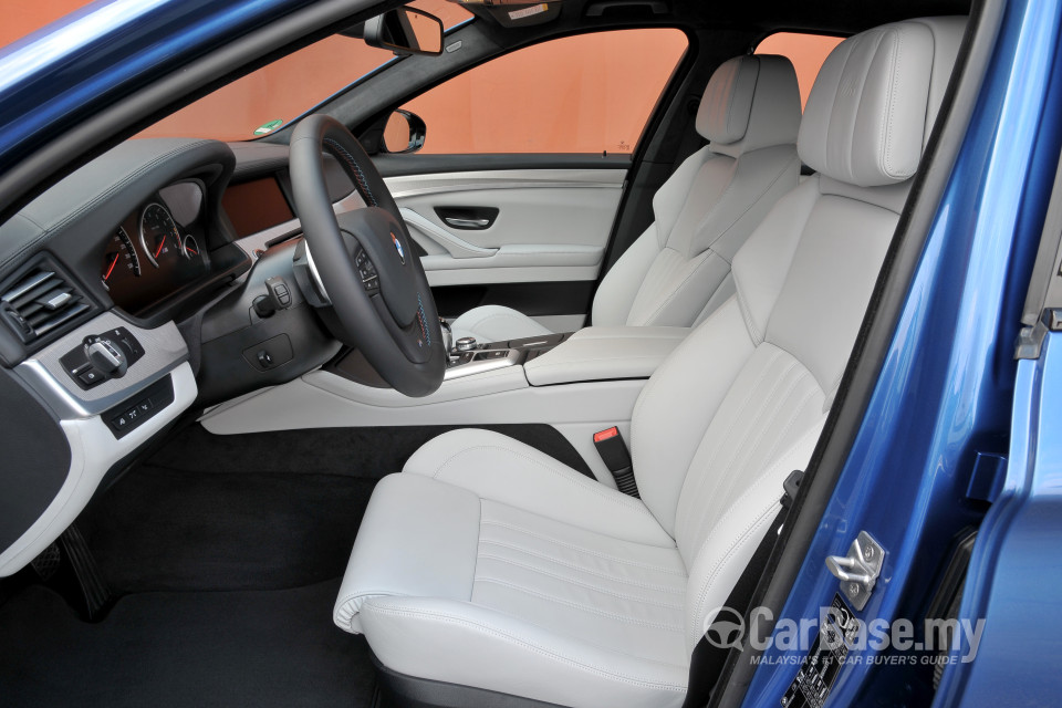 BMW M5 F10 Facelift (2013) Interior