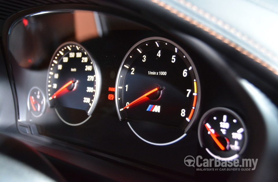 BMW X6 M F86 (2015) Interior