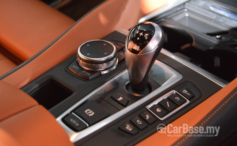 BMW X6 M F86 (2015) Interior