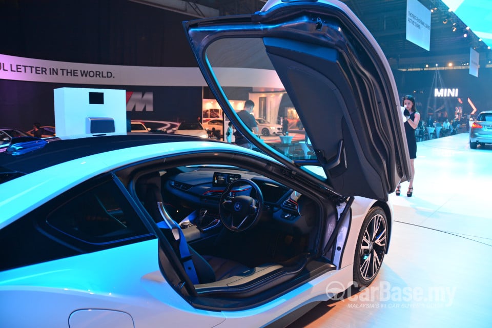 BMW i8 Coupe i12 (2015) Interior