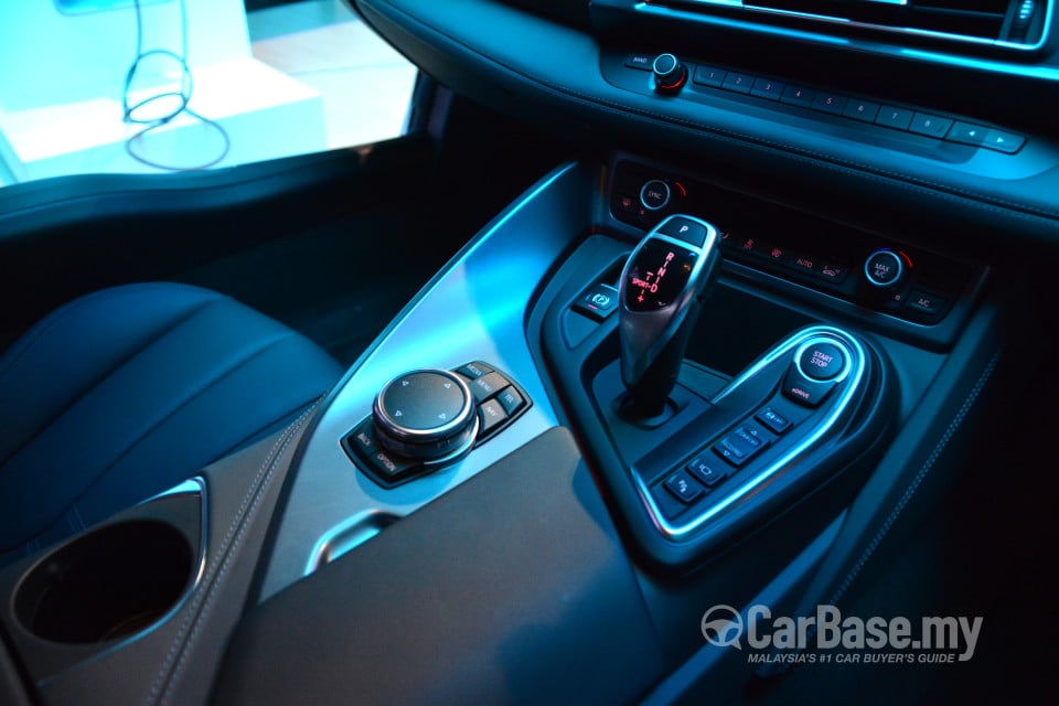 BMW i8 Coupe i12 (2015) Interior