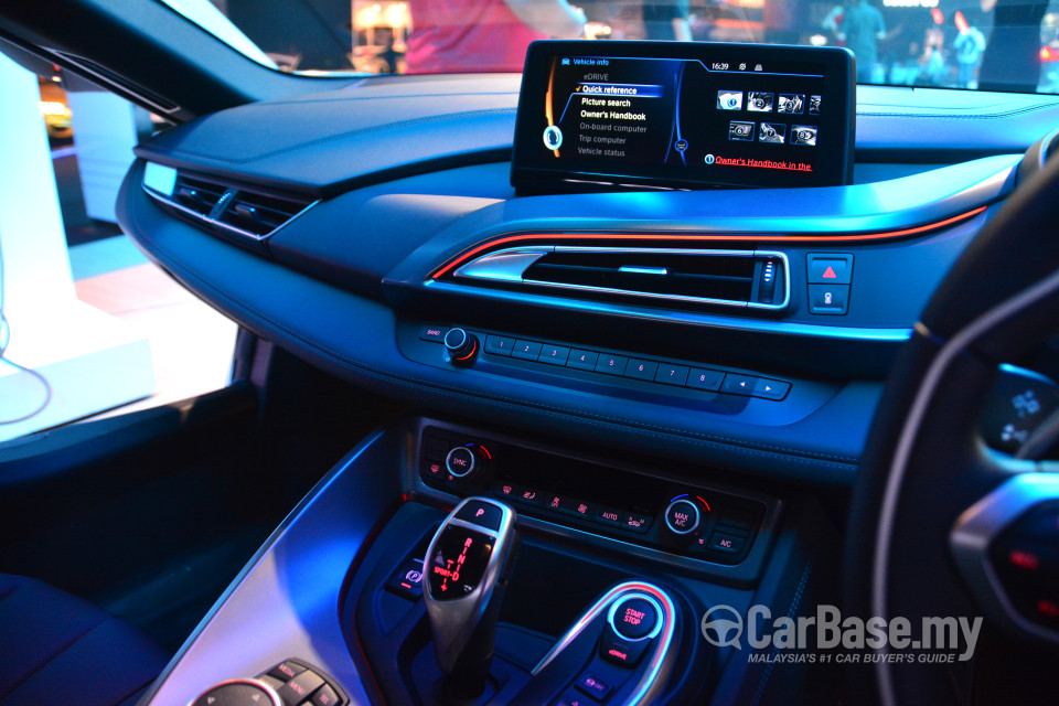 BMW i8 Coupe i12 (2015) Interior