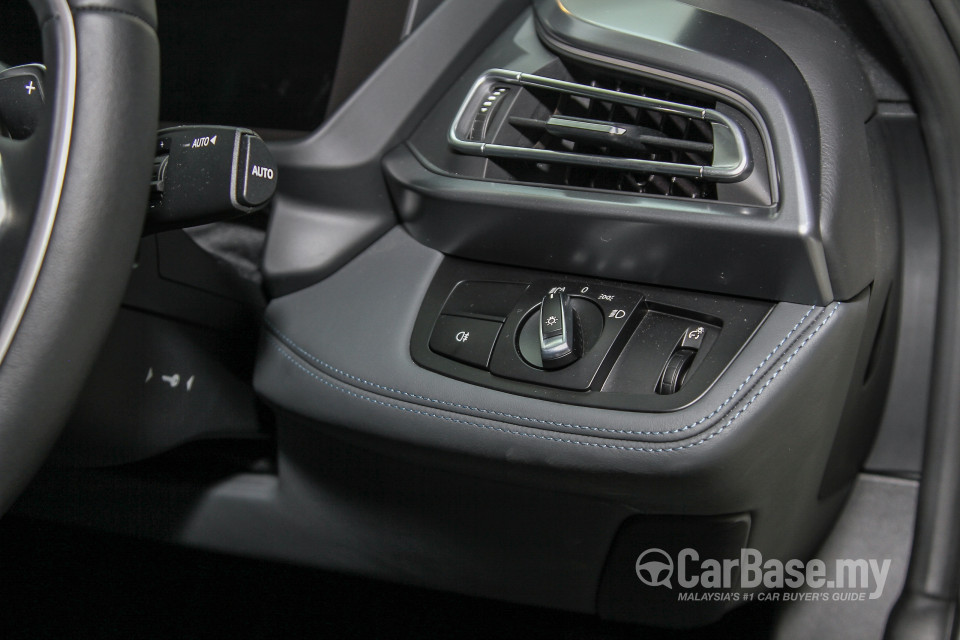 BMW i8 Coupe i12 (2015) Interior