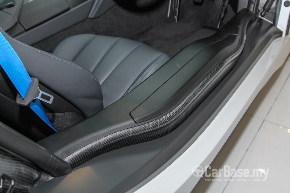 BMW i8 Coupe i12 (2015) Interior