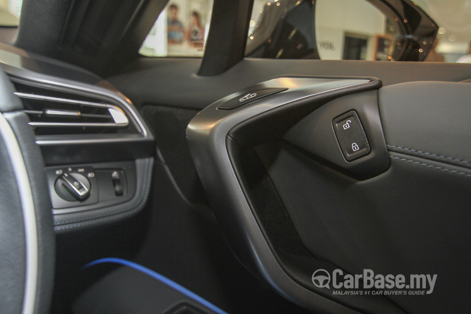 BMW i8 Coupe i12 (2015) Interior