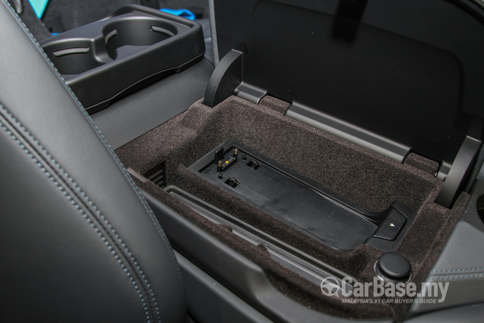 BMW i8 Coupe i12 (2015) Interior