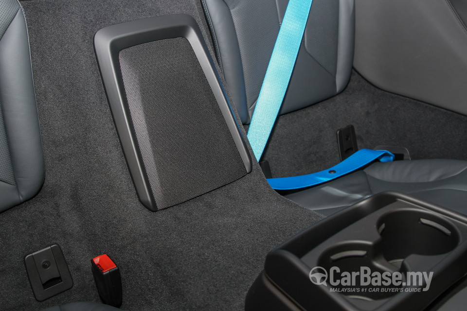 BMW i8 Coupe i12 (2015) Interior