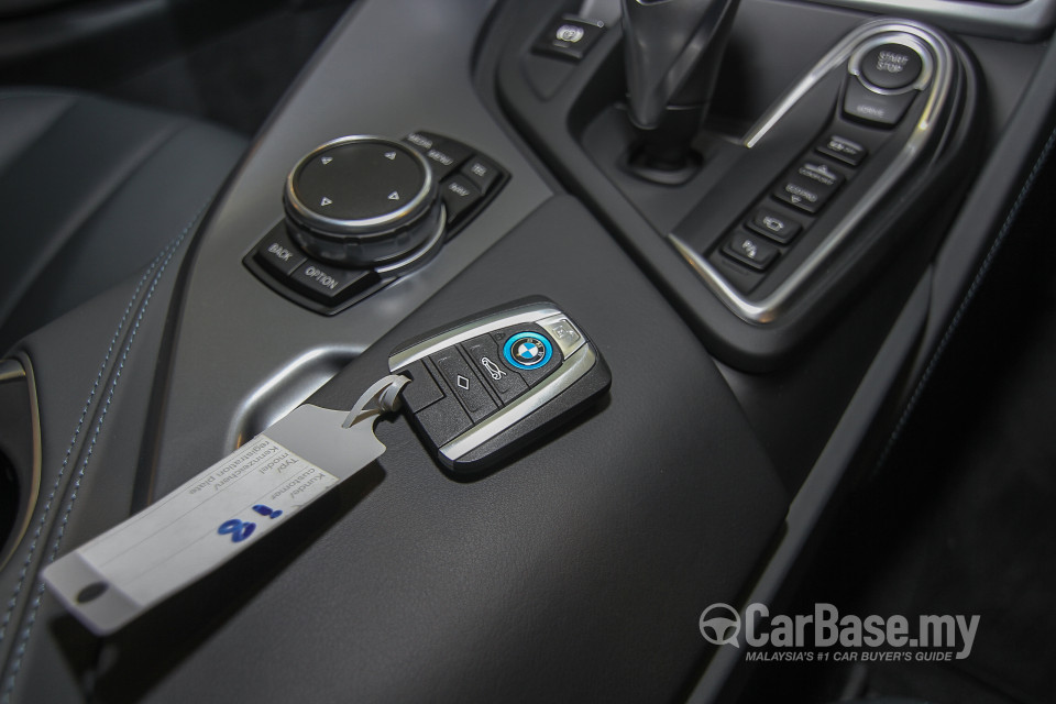 BMW i8 Coupe i12 (2015) Interior