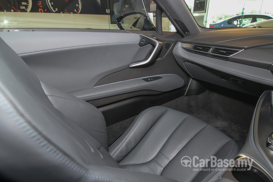 BMW i8 Coupe i12 (2015) Interior