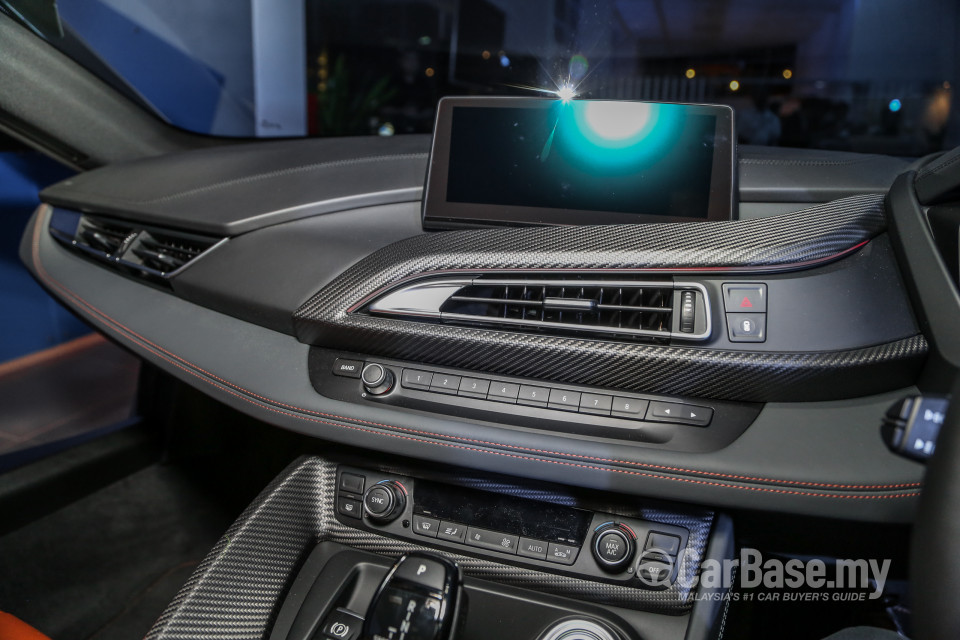 BMW i8 Coupe i12 LCI (2018) Interior