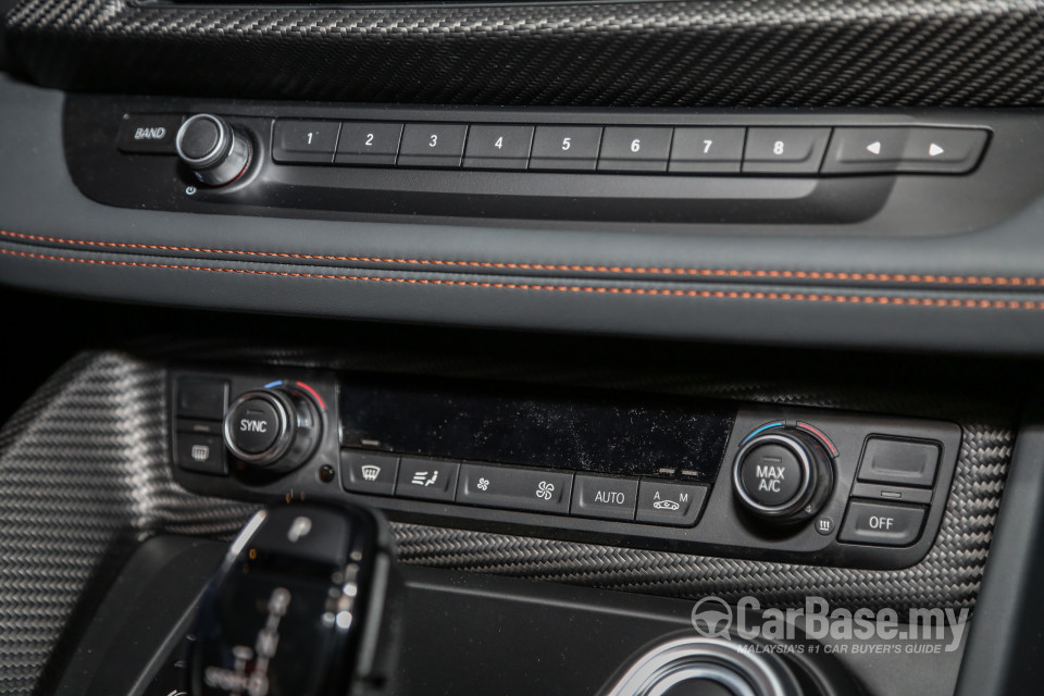 BMW i8 Coupe i12 LCI (2018) Interior