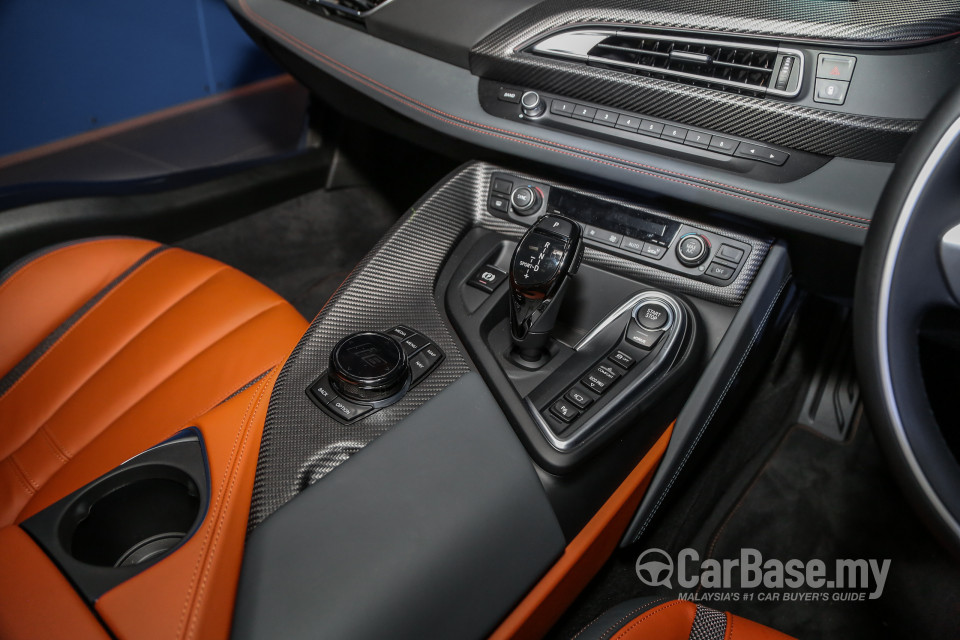 BMW i8 Coupe i12 LCI (2018) Interior
