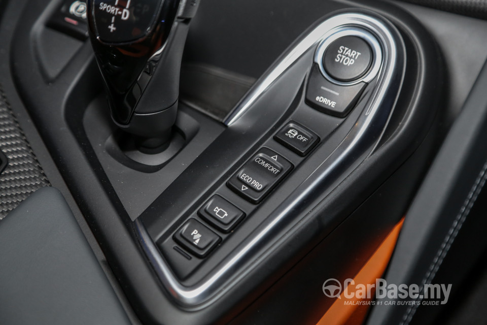 BMW i8 Coupe i12 LCI (2018) Interior