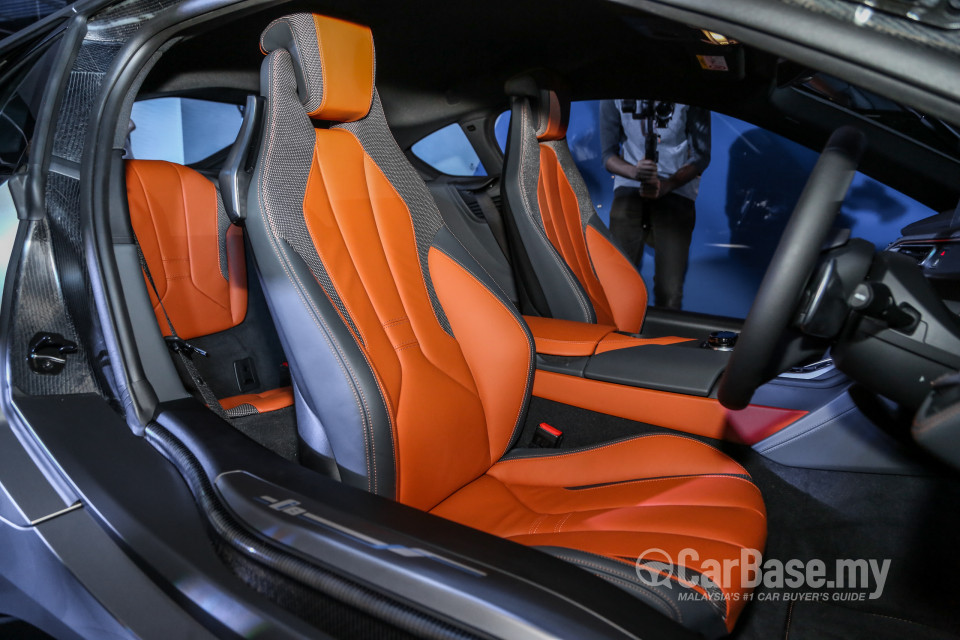 BMW i8 Coupe i12 LCI (2018) Interior