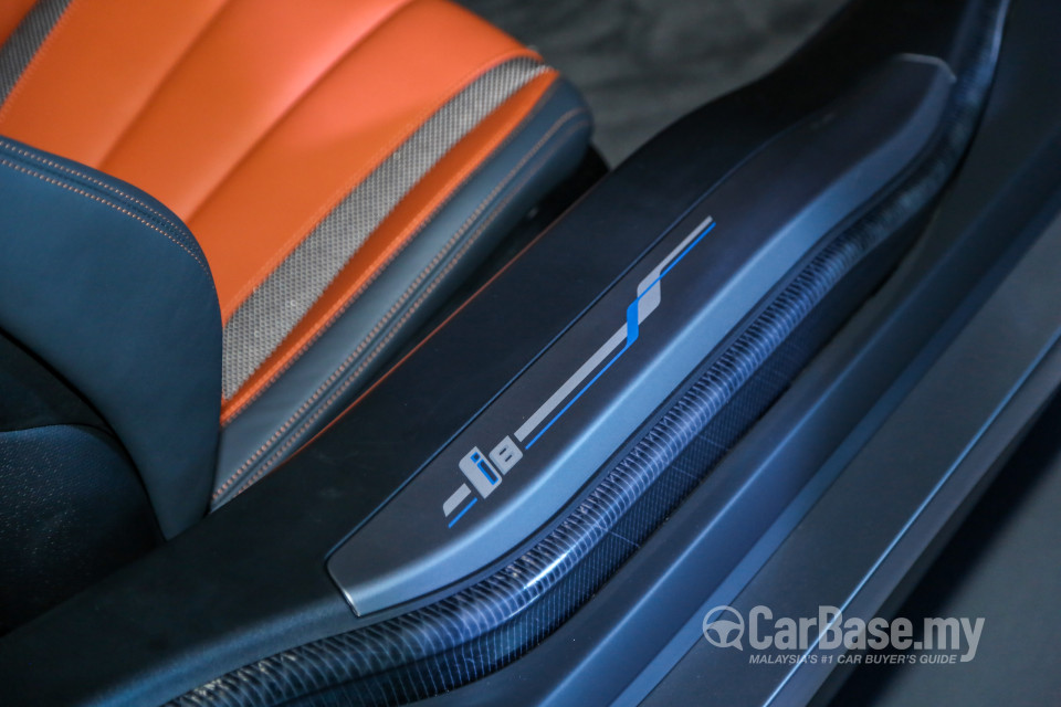 BMW i8 Coupe i12 LCI (2018) Interior