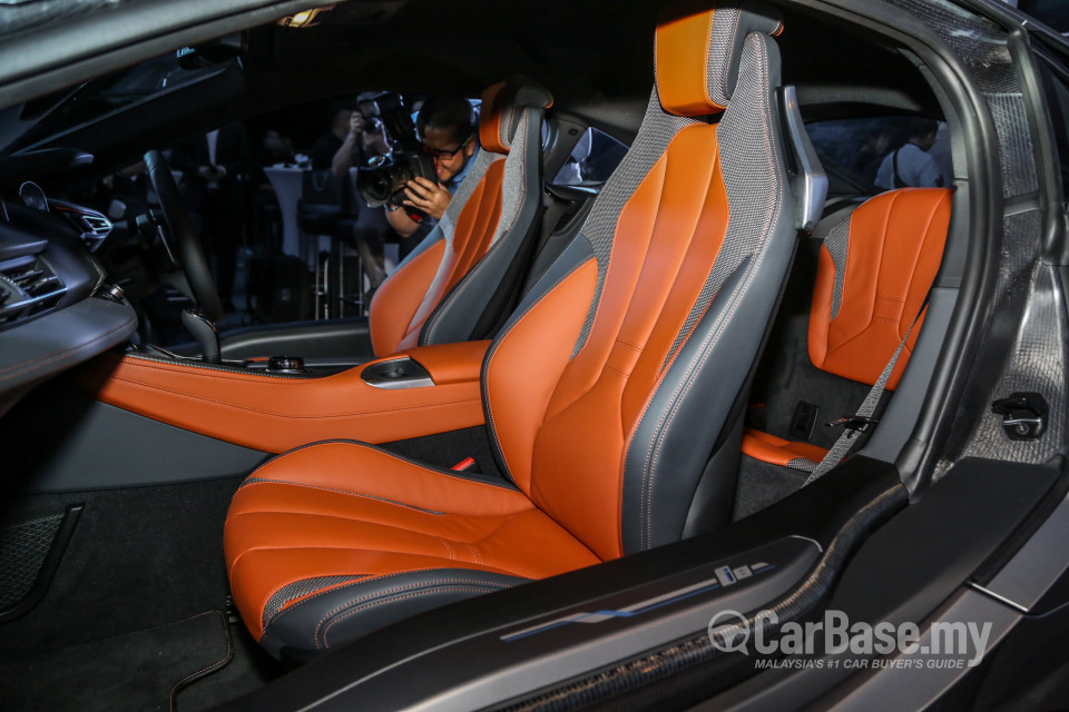 BMW i8 Coupe i12 LCI (2018) Interior