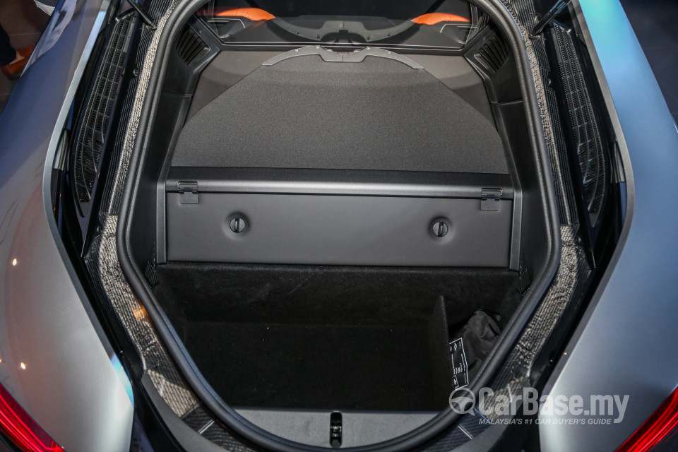 BMW i8 Coupe i12 LCI (2018) Interior